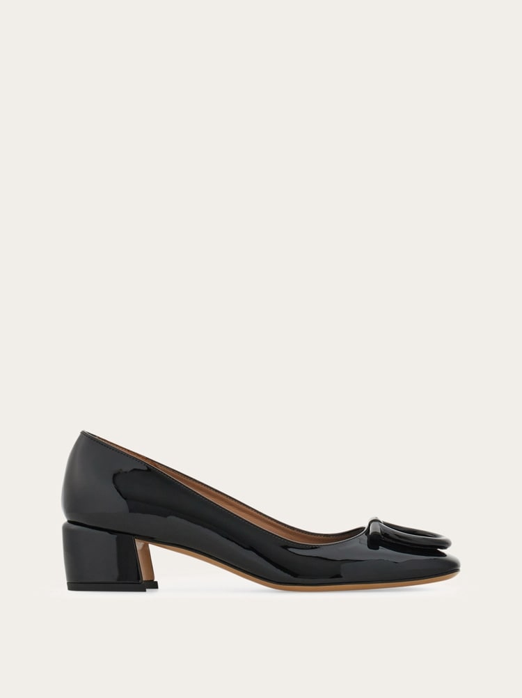 FERRAGAMO WOMEN'S BLACK PATENT LEATHER PUMPS