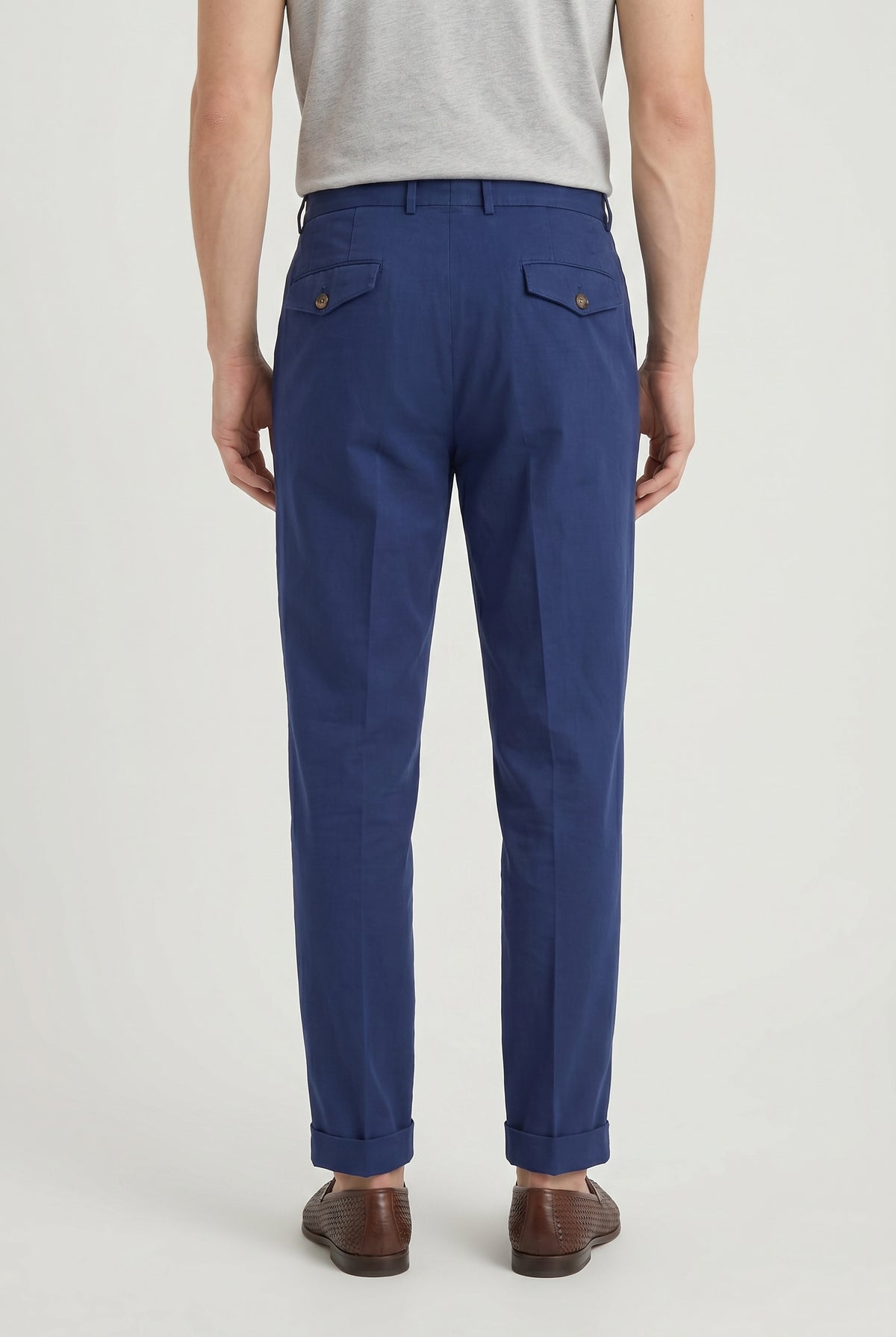 BRUNELLO CUCINELLI MEN'S BLUE PLEATED COTTON TROUSERS