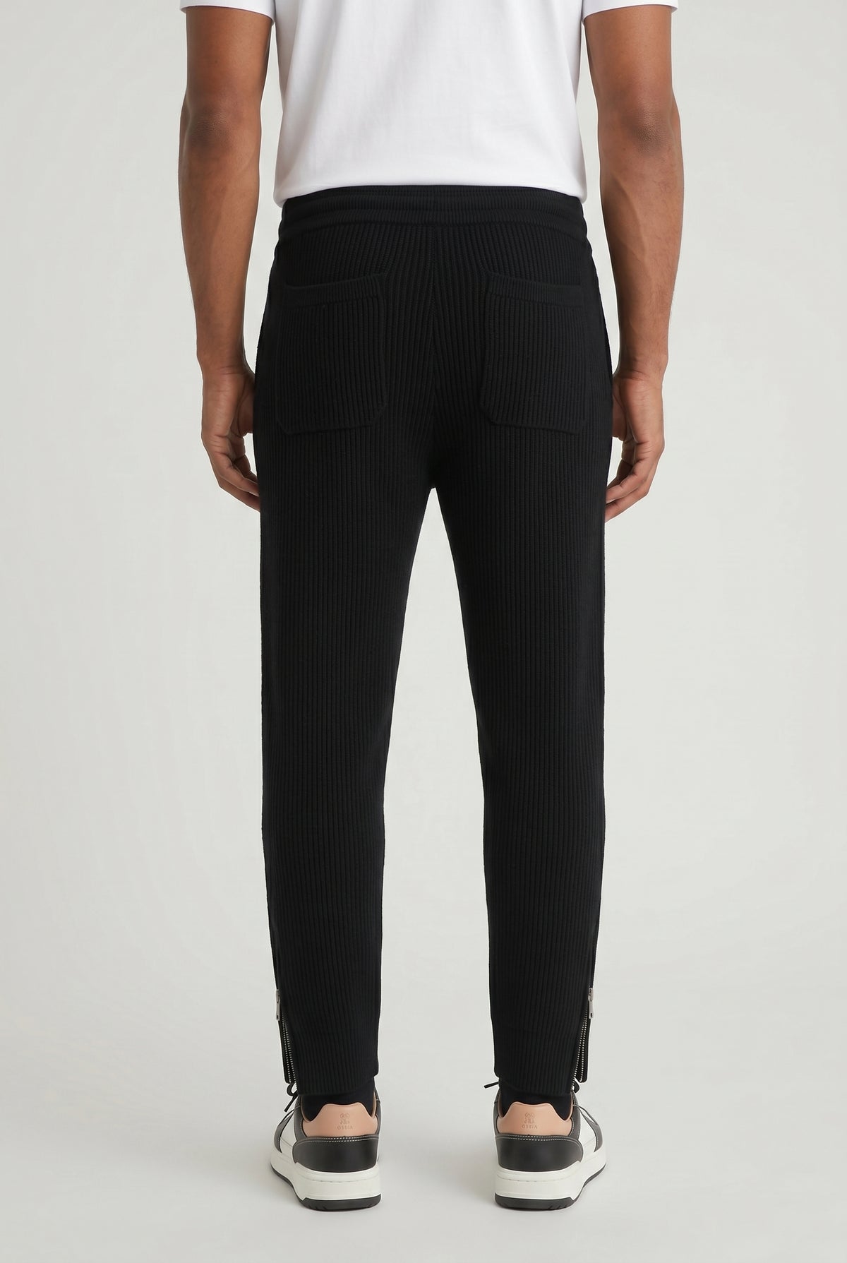 BRUNELLO CUCINELLI MEN'S BLACK WOOL KNIT TROUSERS