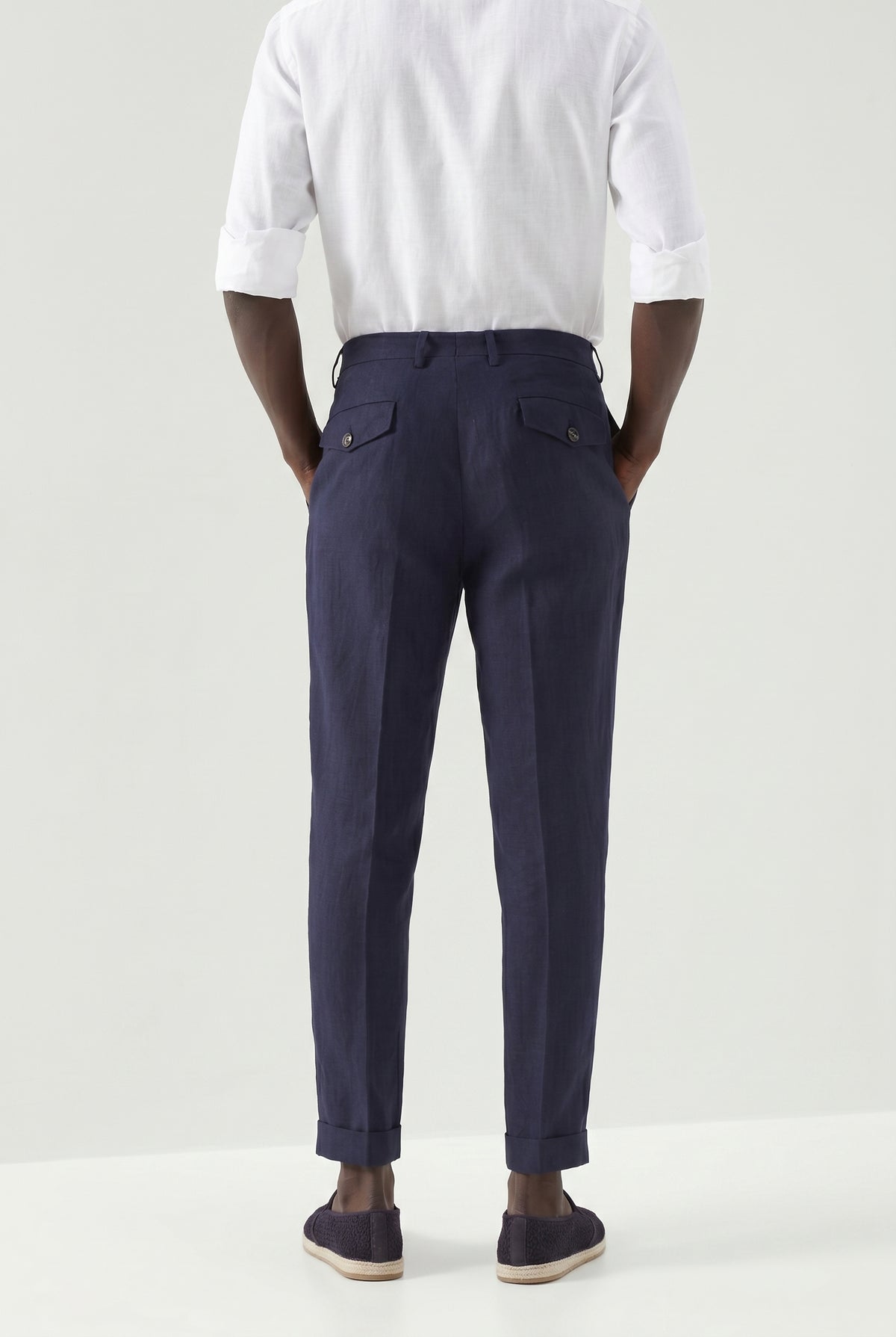 BRUNELLO CUCINELLI MEN'S NAVY LINEN TAPERED TROUSERS
