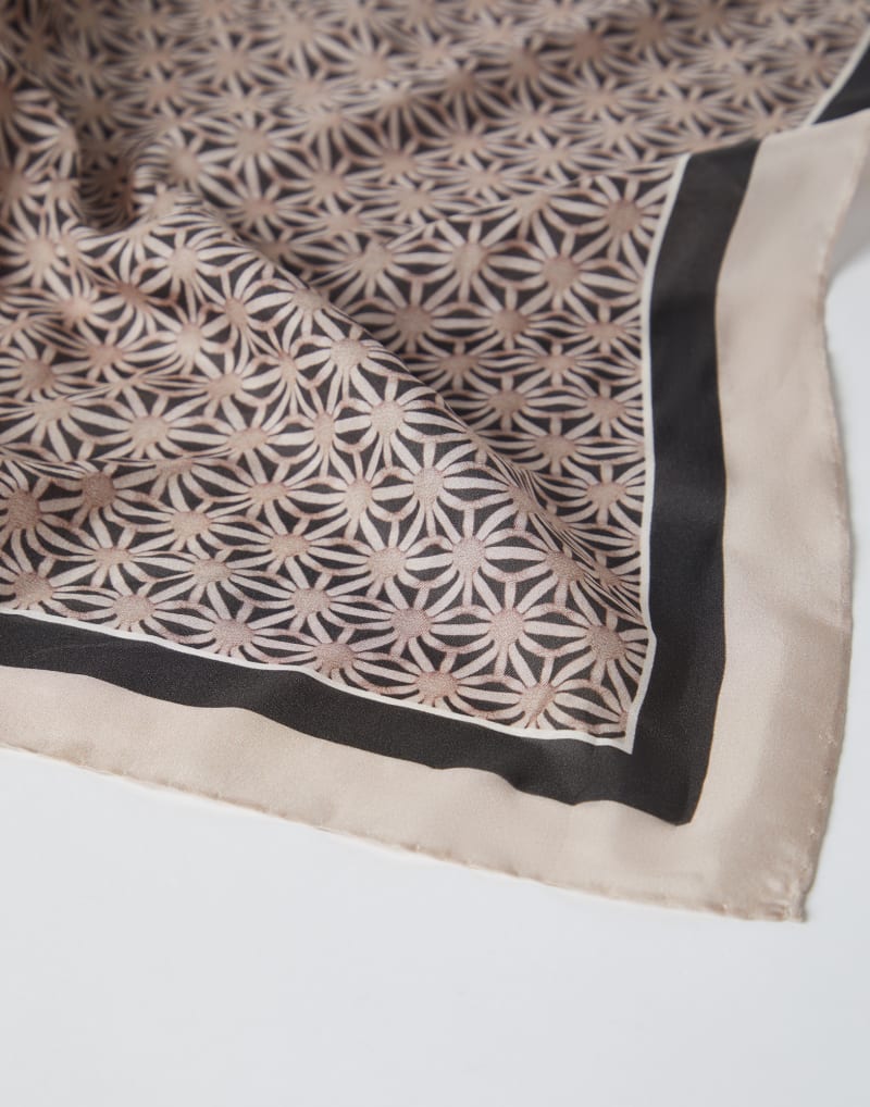 BRUNELLO CUCINELLI WOMEN'S ANTHRACITE BEIGE SILK PATTERNED SCARF