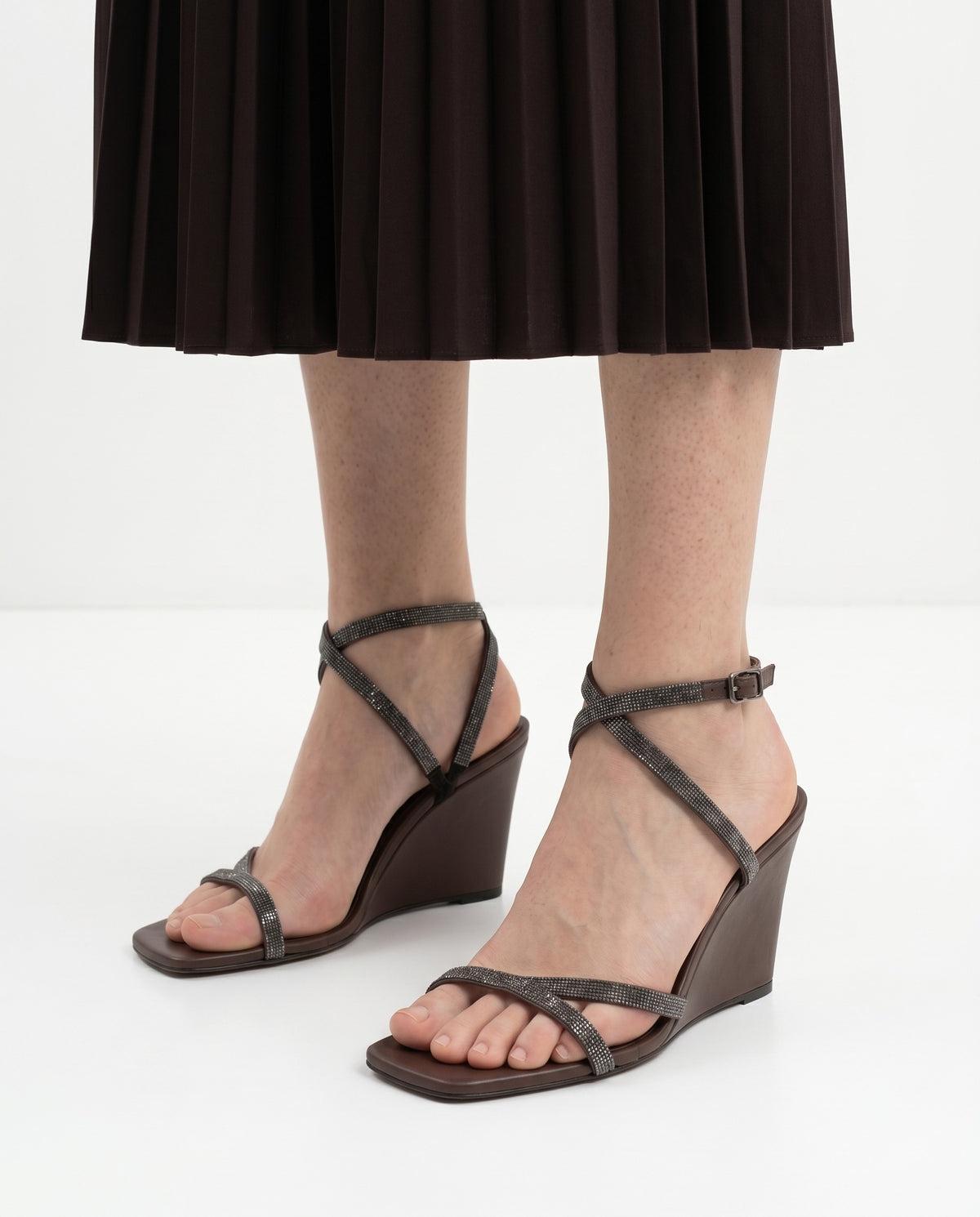 BRUNELLO CUCINELLI WOMEN'S DARK BROWN LEATHER SANDALS