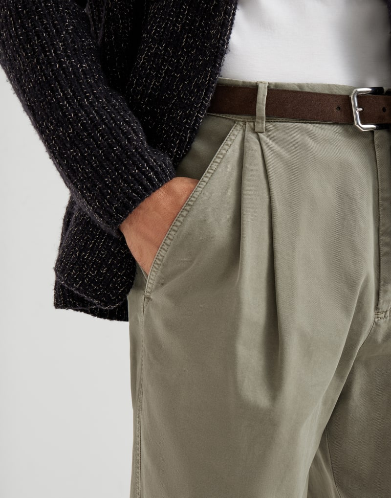 BRUNELLO CUCINELLI MEN'S KAKY OLD COTTON PLEATED TROUSERS
