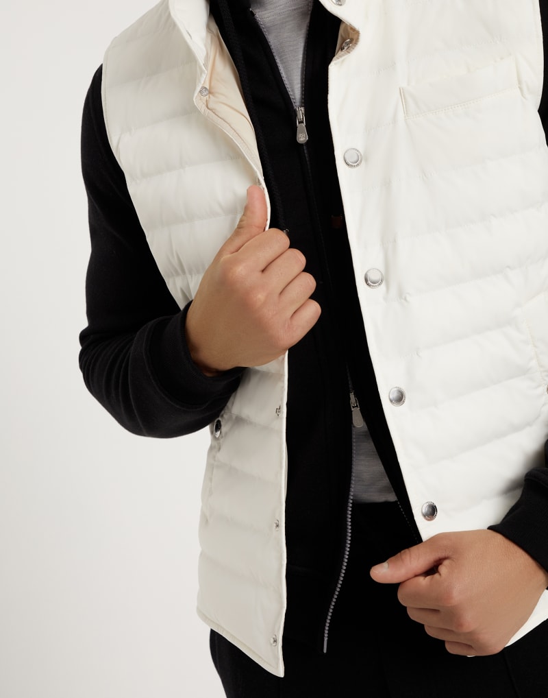 BRUNELLO CUCINELLI MEN'S OFF WHITE QUILTED VEST