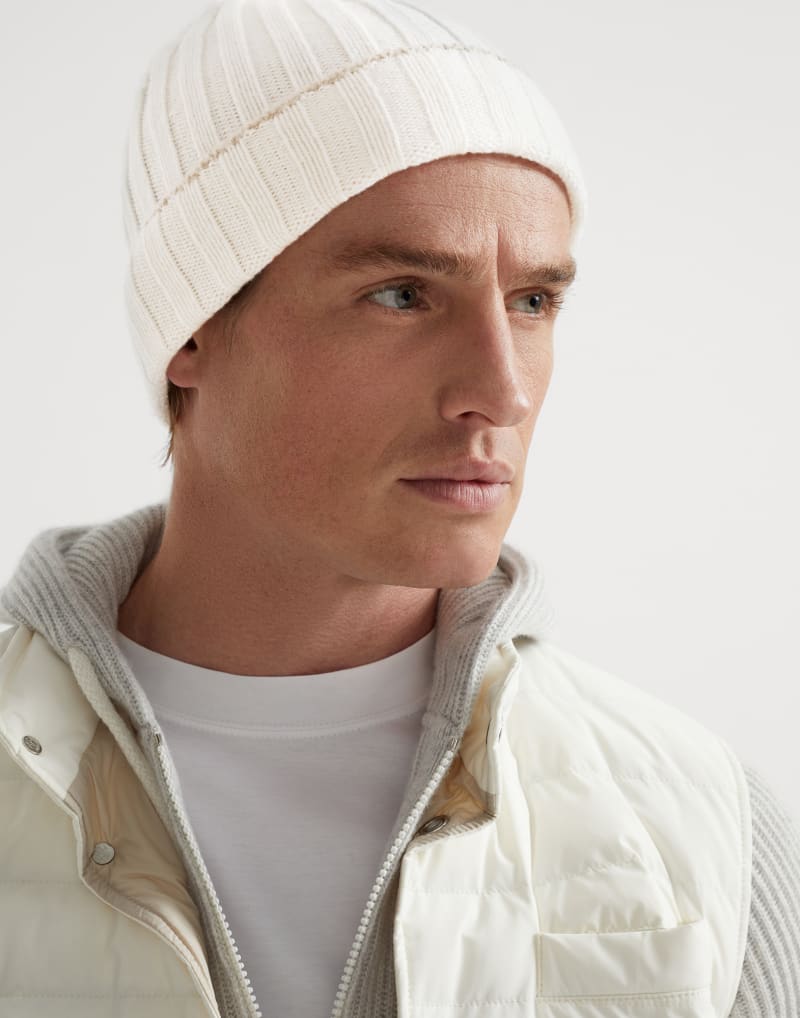 BRUNELLO CUCINELLI MEN'S WHITE RIBBED WOOL KNIT HAT