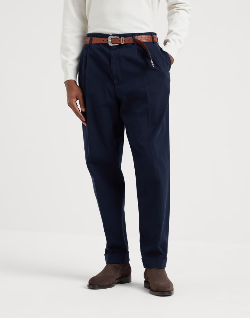 BRUNELLO CUCINELLI MEN'S NAVY COTTON PLEATED TROUSERS