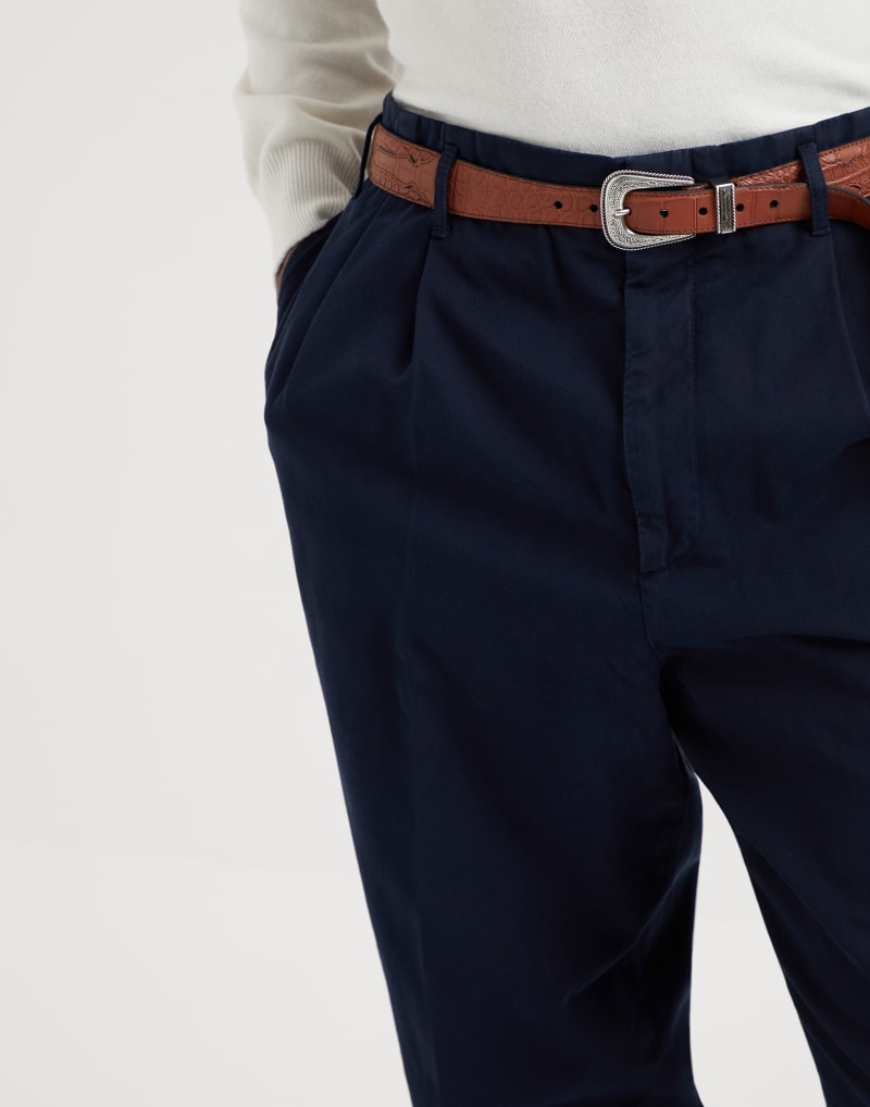 BRUNELLO CUCINELLI MEN'S NAVY COTTON PLEATED TROUSERS