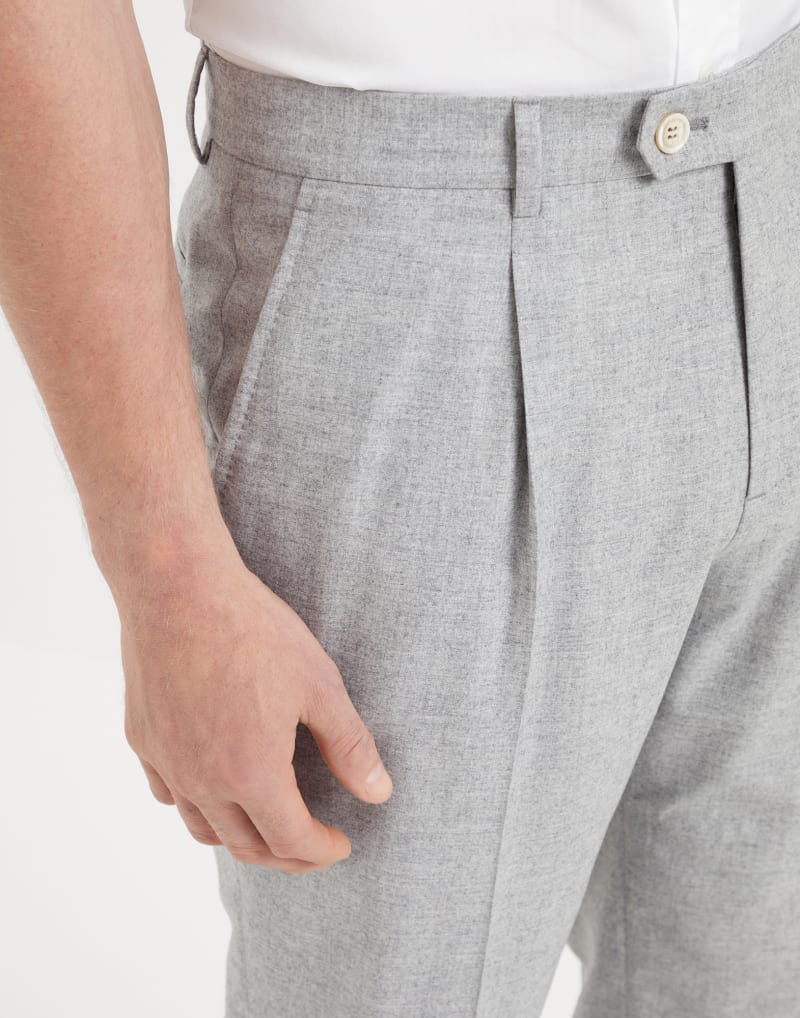 BRUNELLO CUCINELLI MEN'S PEARL GREY WOOL SILK PLEATED TROUSERS