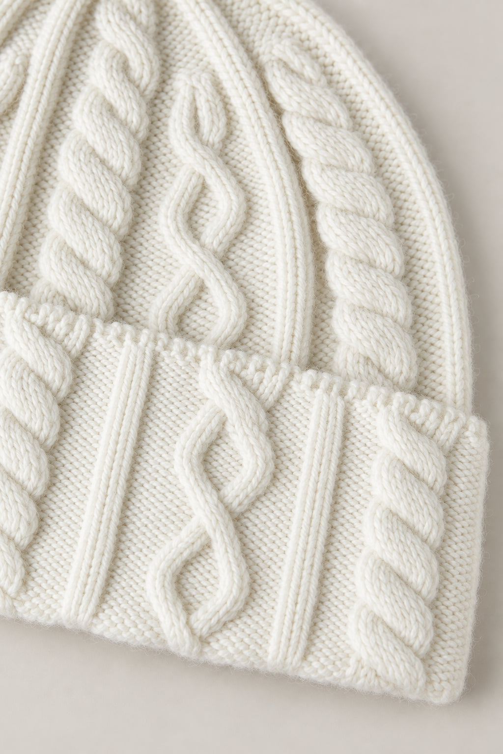 BRUNELLO CUCINELLI MEN'S WHITE WOOL CABLE KNIT HAT