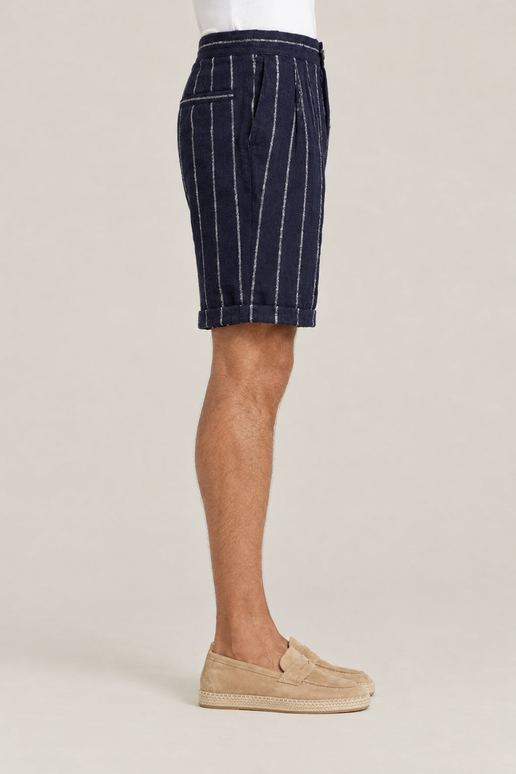 BRUNELLO CUCINELLI MEN'S NAVY STRIPED LINEN WOOL BLEND SHORTS