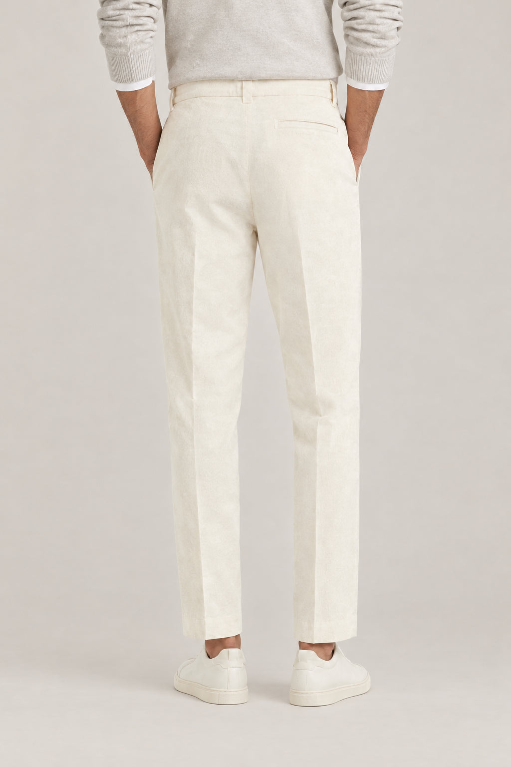 BRUNELLO CUCINELLI MEN'S OFF WHITE PLEATED COTTON TROUSERS