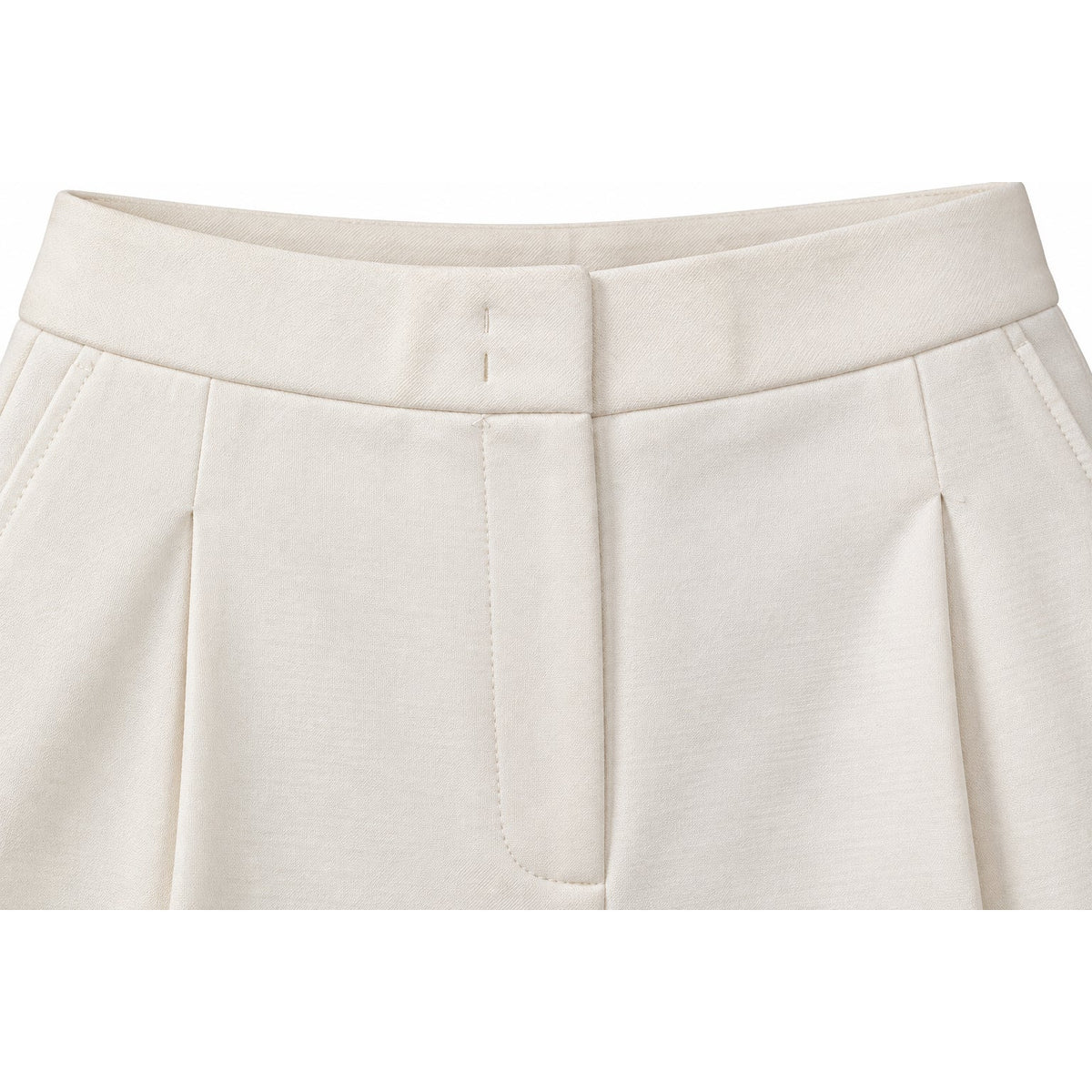 Peserico White High Waisted Pleated Turn Up Cuff Shorts