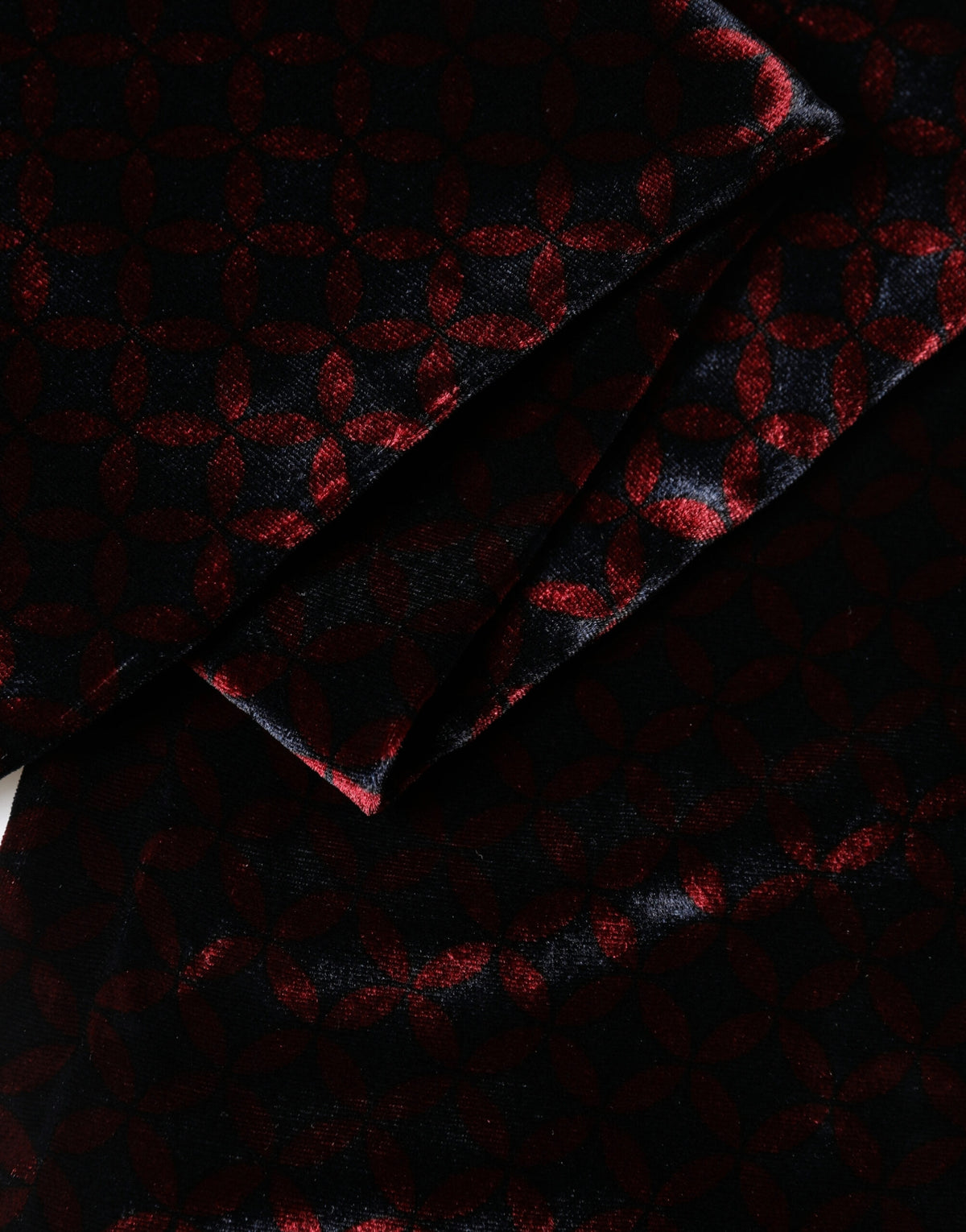Dolce & Gabbana Black Red Rayon Geometric Pattern Fringe 140cm X 16cm  Scarf