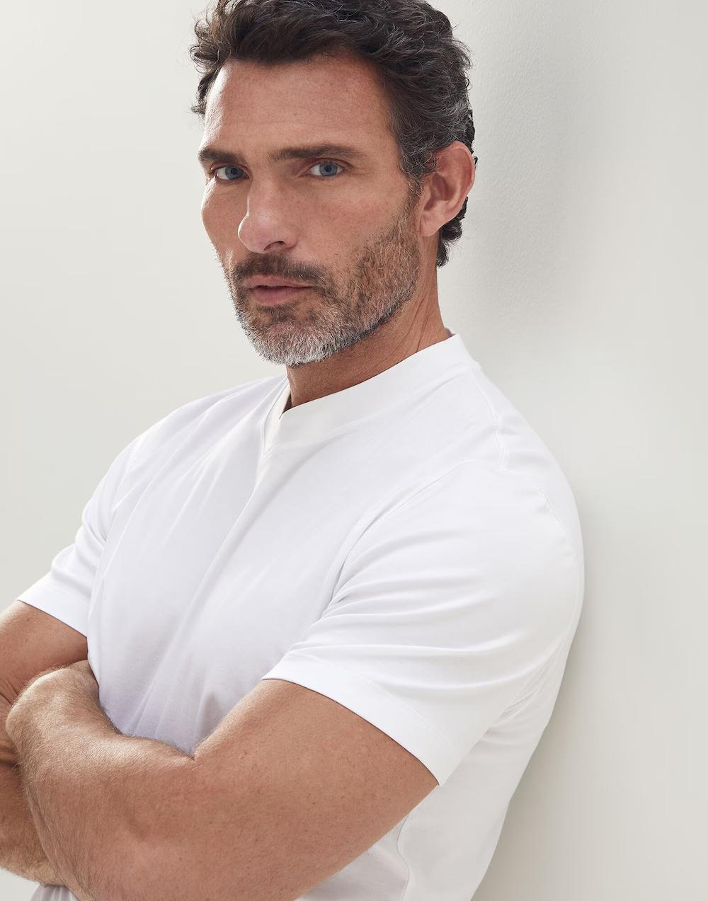 BRUNELLO CUCINELLI MEN'S OPTICAL WHITE SHORT SLEEVE V NECK SHIRT