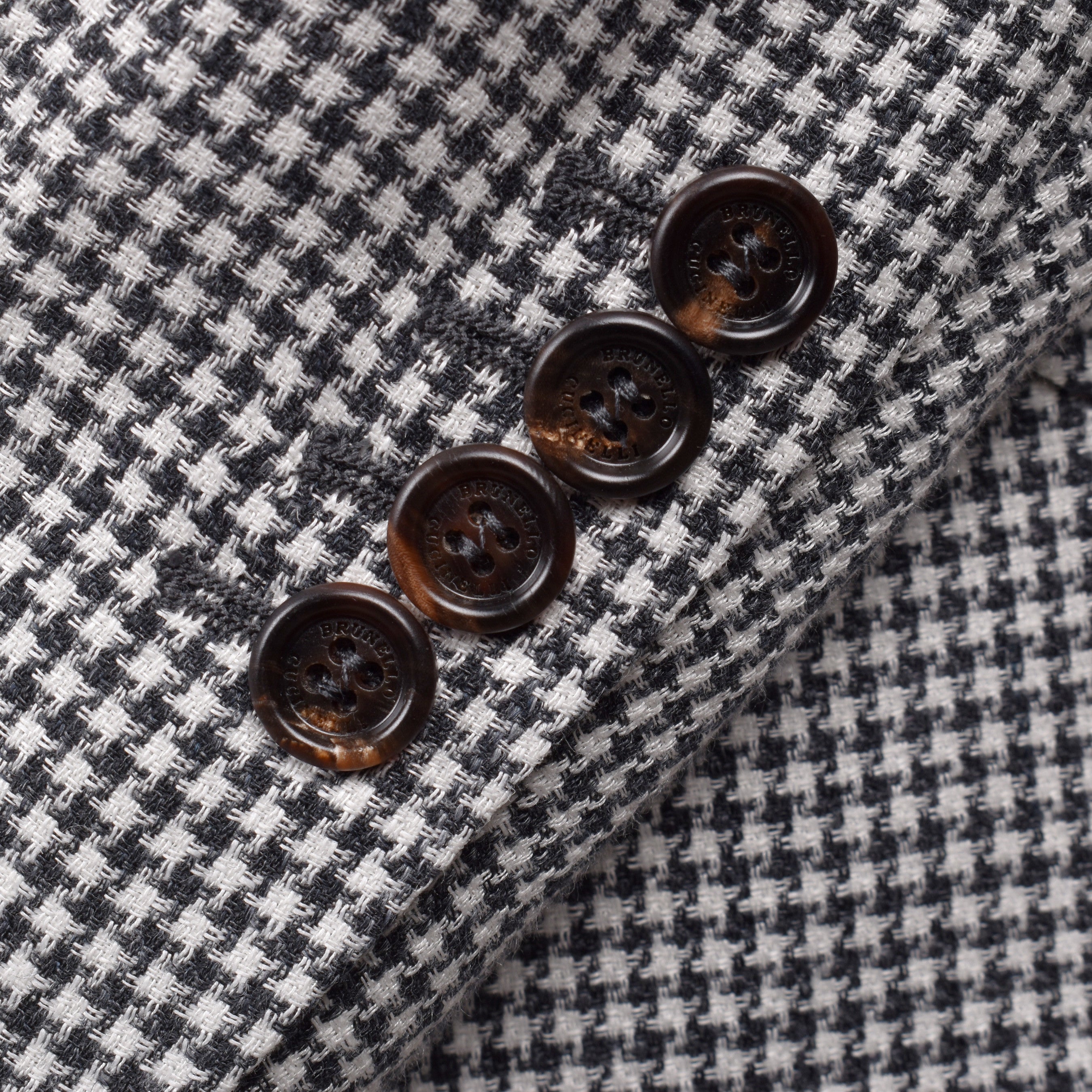 BRUNELLO CUCINELLI MEN'S GRAY WOOL BLEND HOUNDSTOOTH SUIT