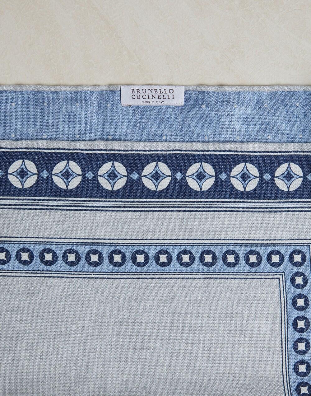 BRUNELLO CUCINELLI MEN'S BLUE SILK PATTERNED POCKETSQUARE
