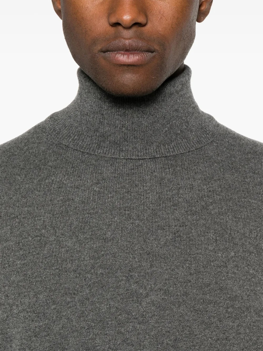 BRUNELLO CUCINELLI MEN'S GREY TURTLENECK SWEATER