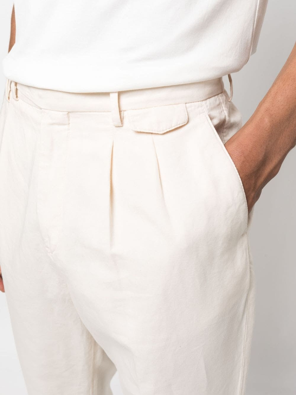 BRUNELLO CUCINELLI MEN'S OFF WHITE PLEATED TROUSERS