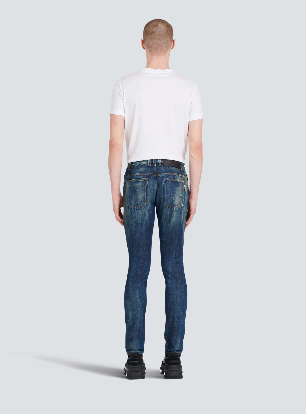 BALMAIN MEN'S BLUE STONEWASH SLIM JEANS