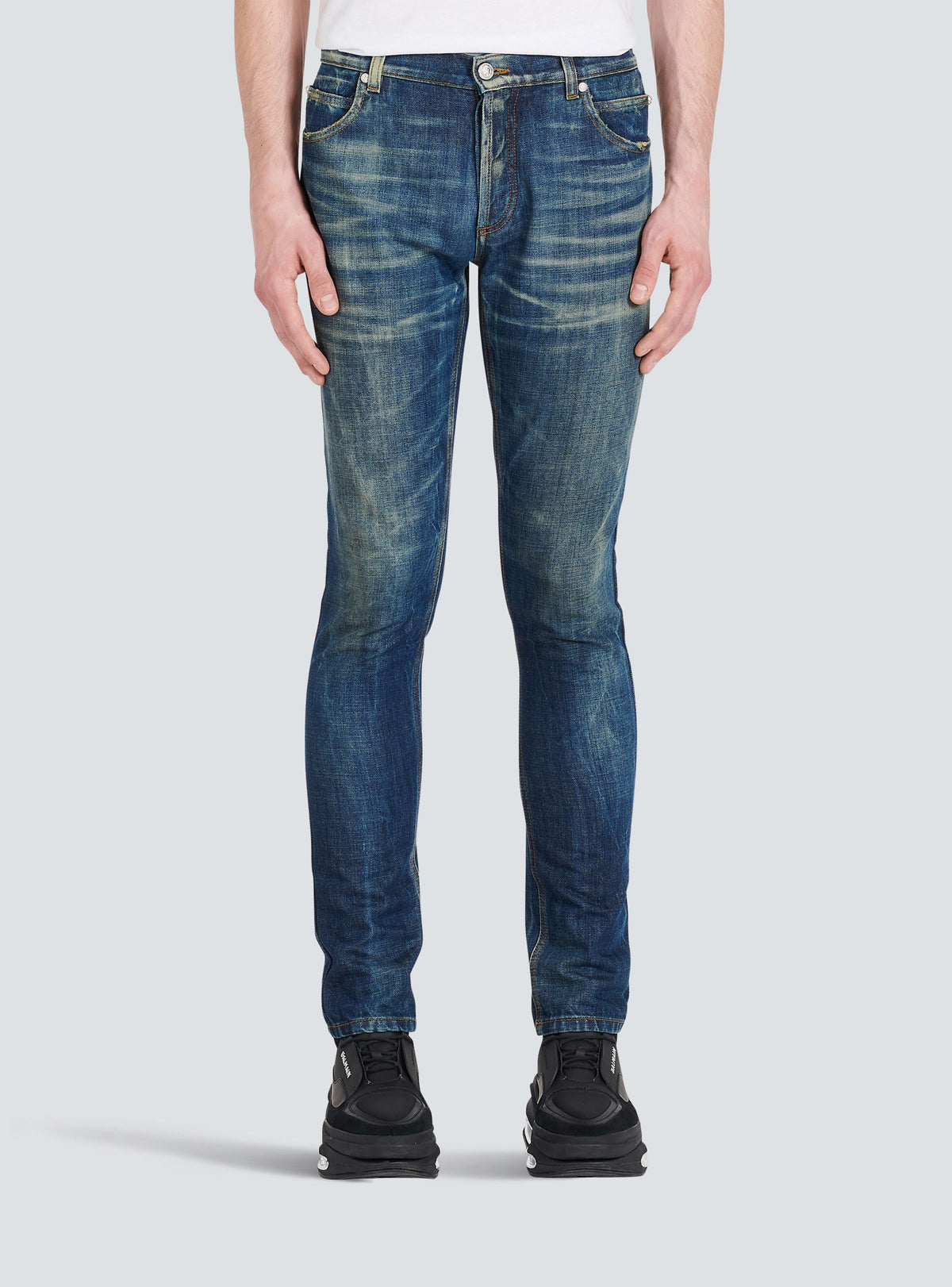 BALMAIN MEN'S BLUE STONEWASH SLIM JEANS