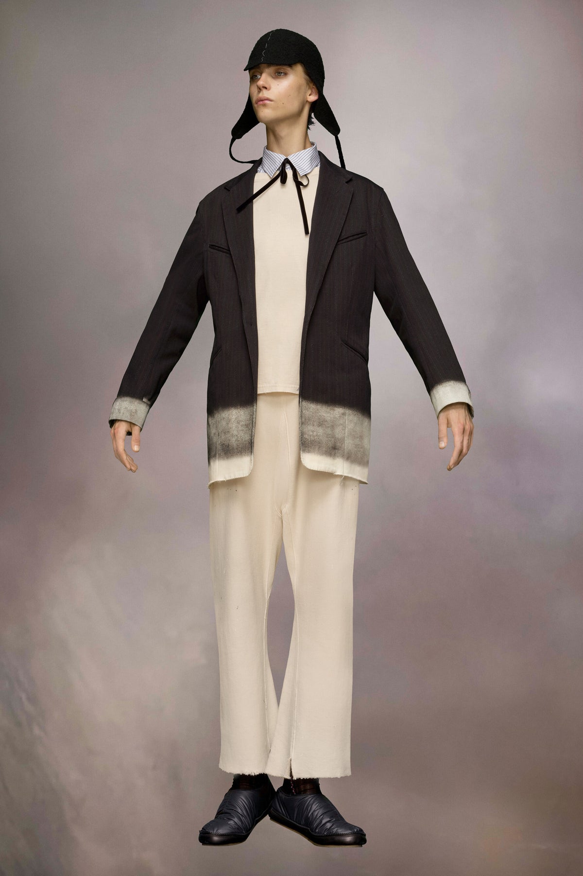MAISON MARGIELA MEN'S DARK GREY PINSTRIPE BLAZER WITH GRADIENT HEM