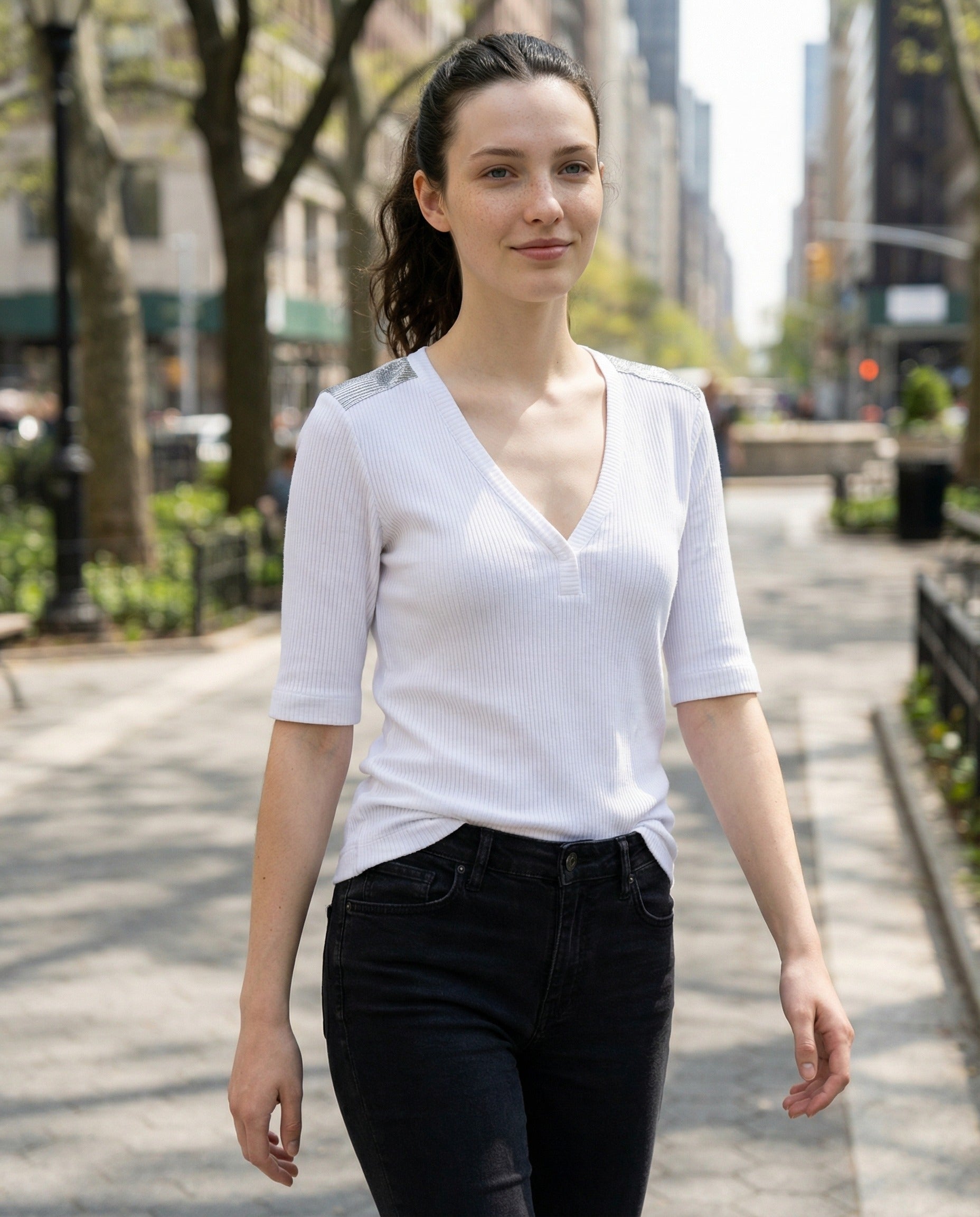 BRUNELLO CUCINELLI WOMEN'S WHITE RIBBED V-NECK SHIRT
