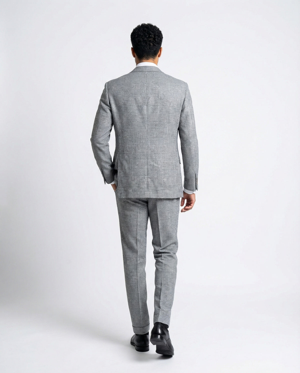BRUNELLO CUCINELLI MEN'S LIGHT GREY WOOL SILK SUIT