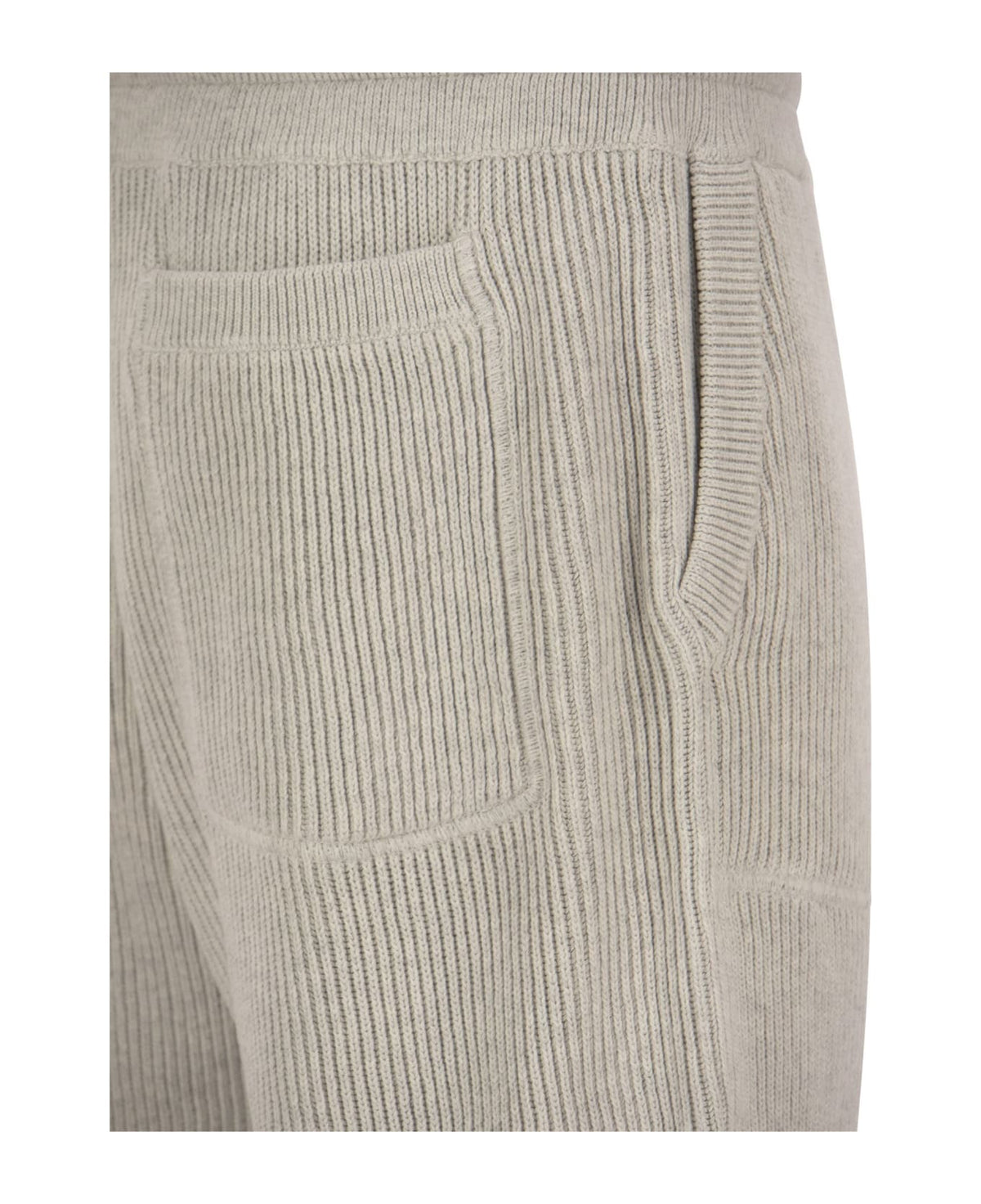BRUNELLO CUCINELLI MEN'S LIGHT GREY RIBBED TROUSERS