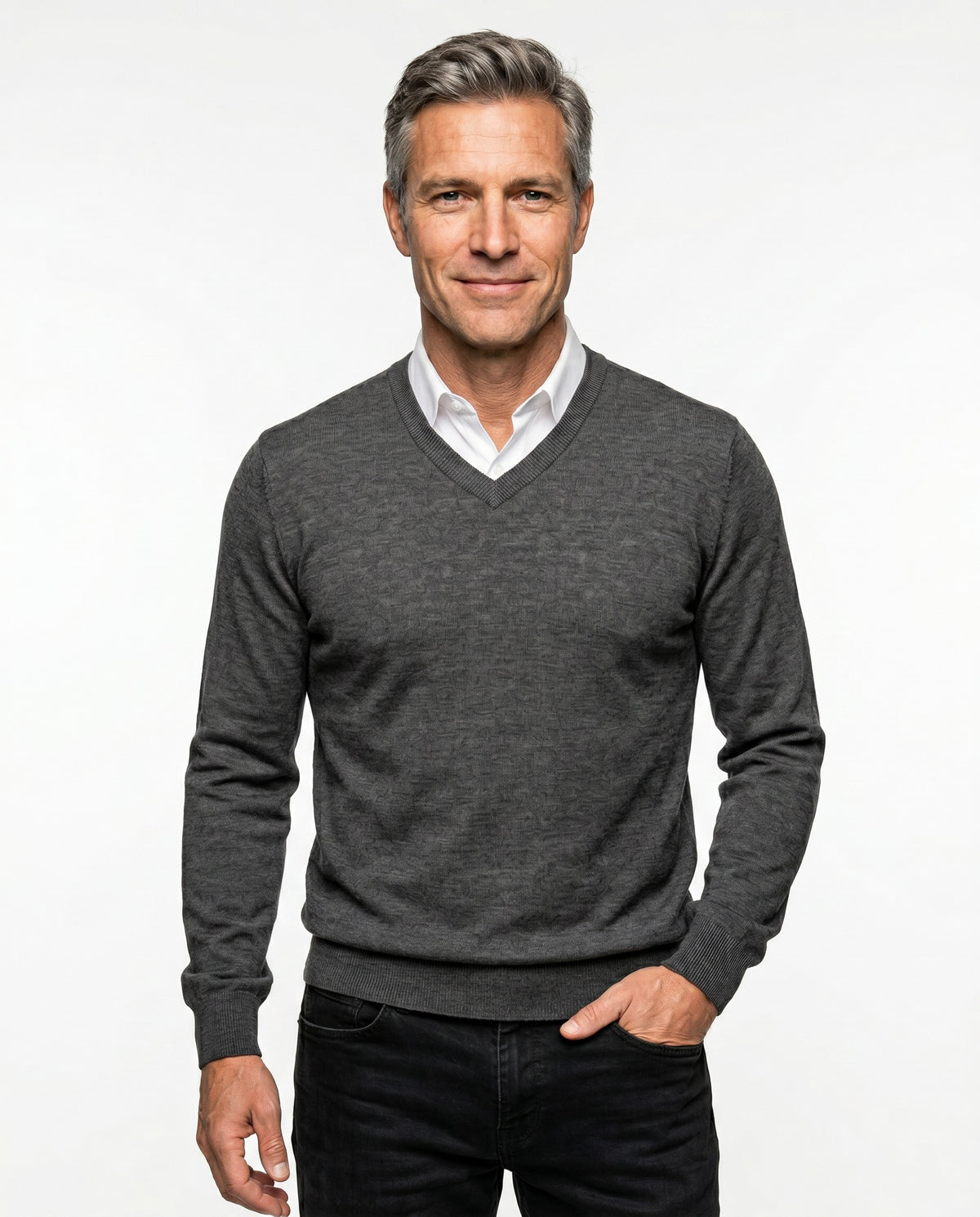 BRUNELLO CUCINELLI MEN'S GRAY CASHMERE V NECK SWEATER