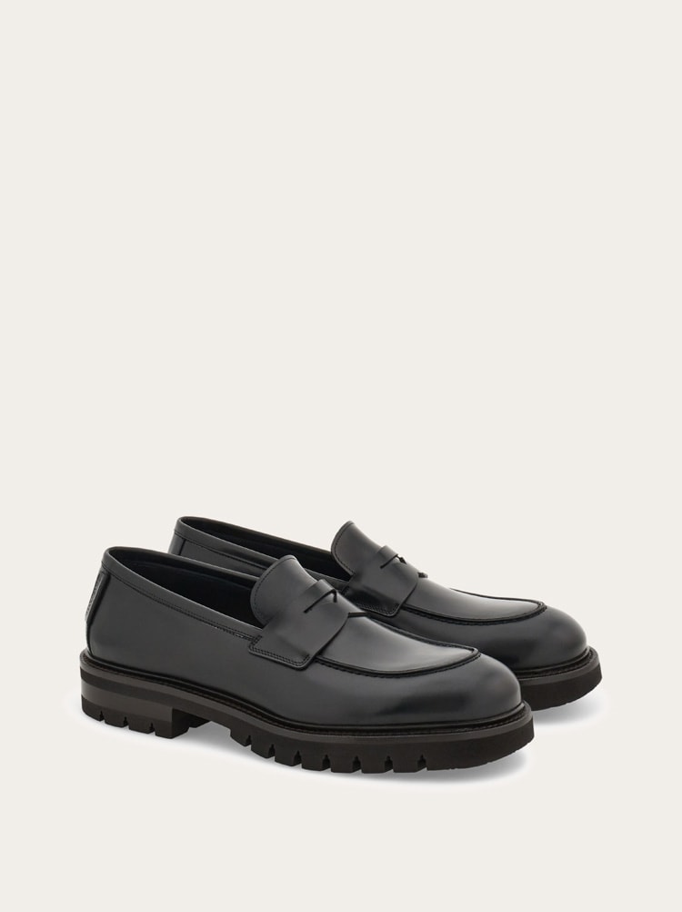 FERRAGAMO MEN'S BLACK CALF LEATHER LOAFERS