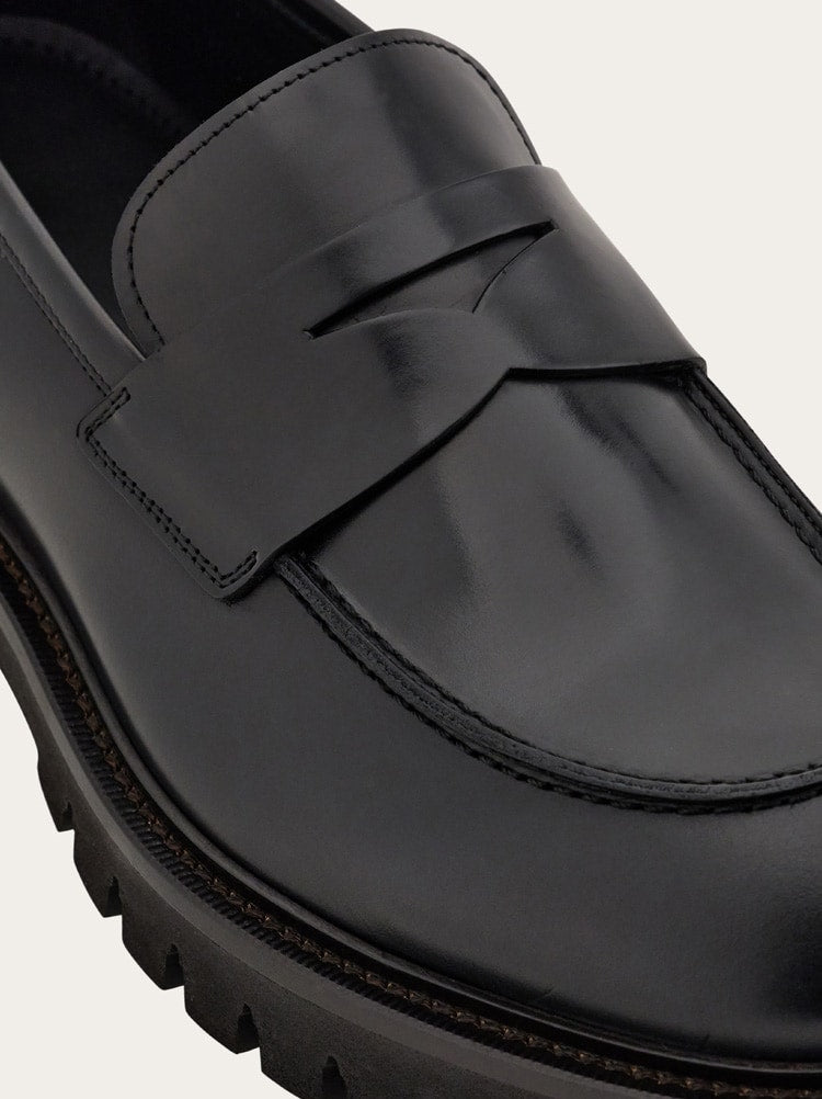 FERRAGAMO MEN'S BLACK CALF LEATHER LOAFERS