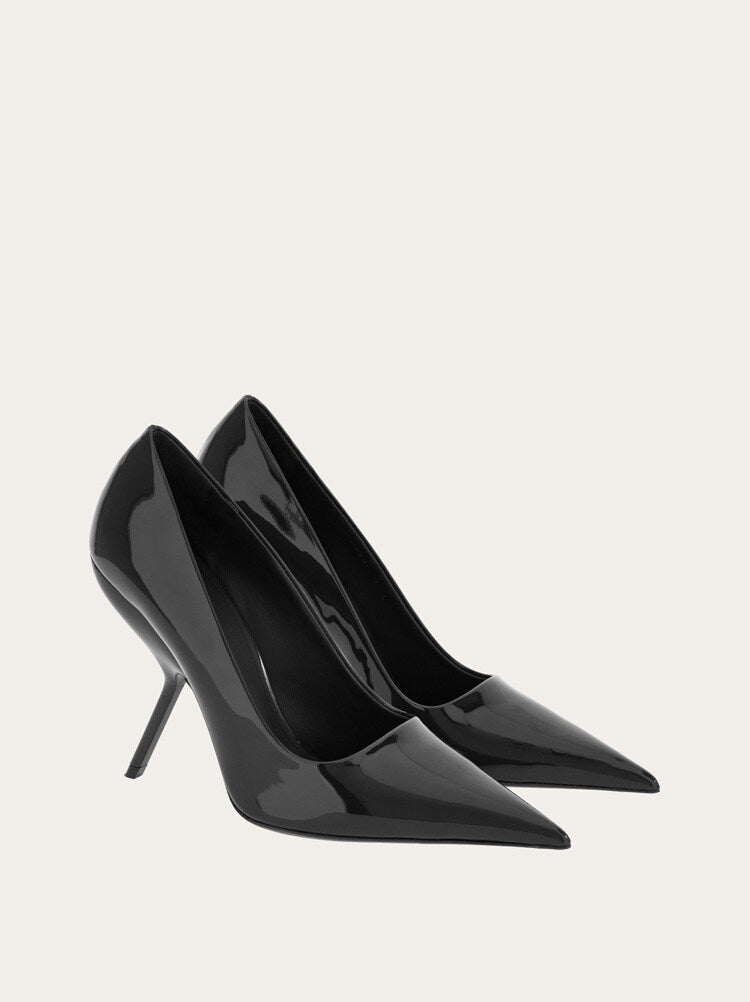 FERRAGAMO WOMEN'S BLACK PATENT LEATHER SHOES