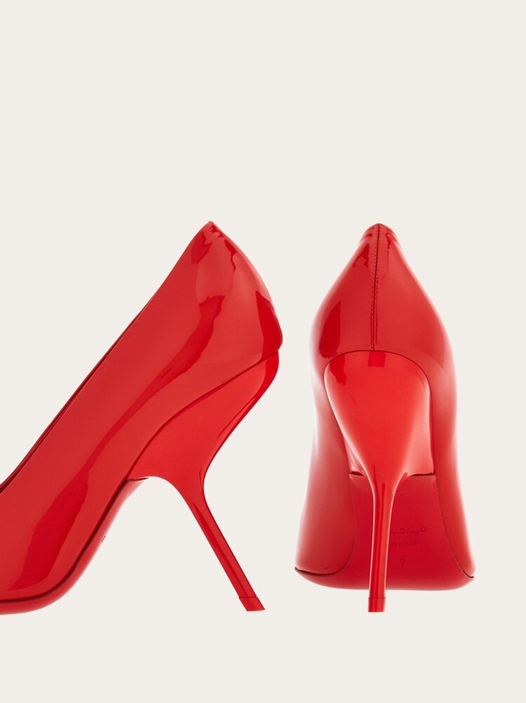 FERRAGAMO WOMEN'S RED PATENT LEATHER PUMPS