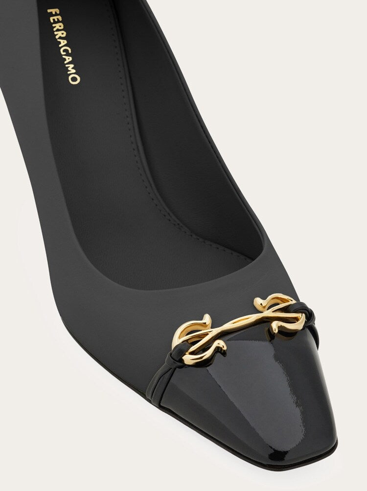 FERRAGAMO WOMEN'S BLACK CALF LEATHER PUMPS