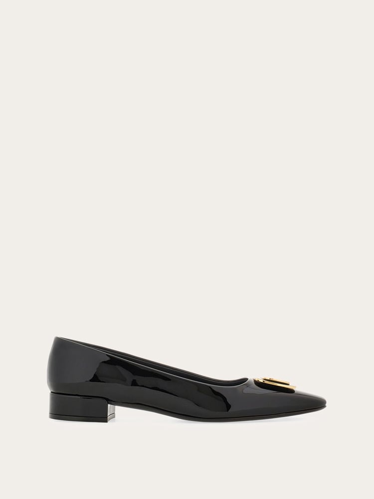 FERRAGAMO WOMEN'S BLACK PATENT LEATHER SHOES