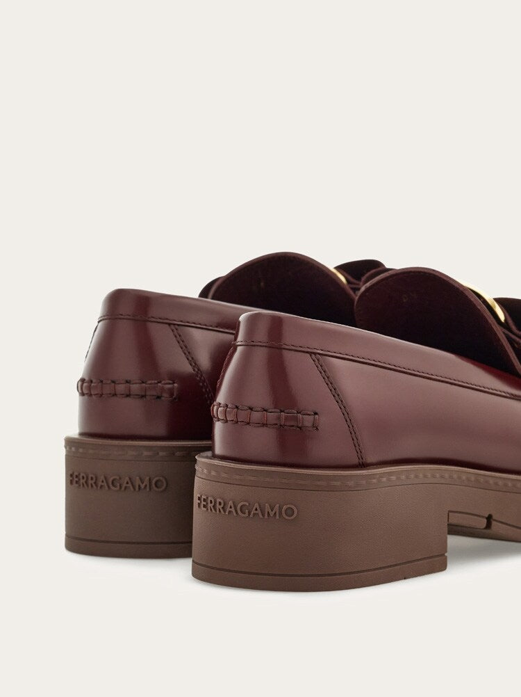 FERRAGAMO WOMEN'S BURGUNDY CALF LEATHER LOAFERS