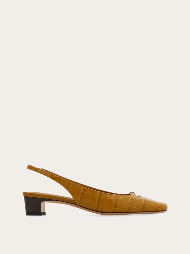 FERRAGAMO WOMEN'S TAN LEATHER SLINGBACK SHOE