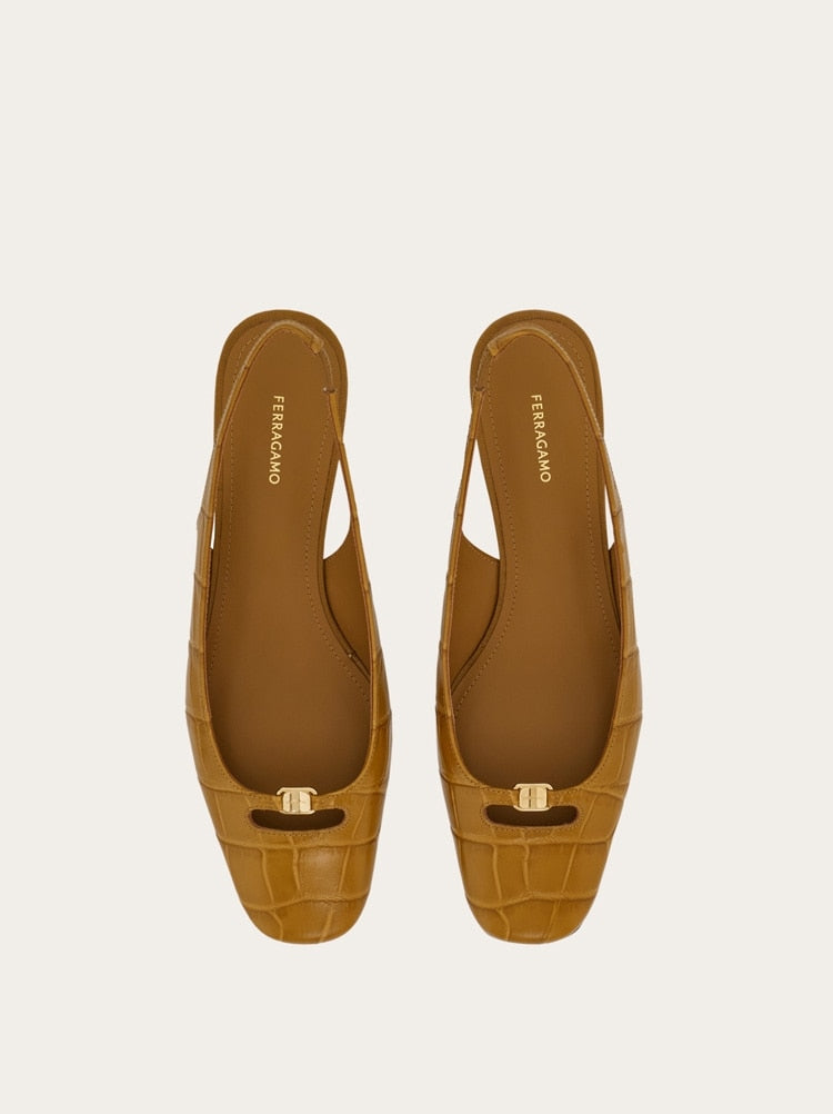 FERRAGAMO WOMEN'S TAN LEATHER SLINGBACK SHOE