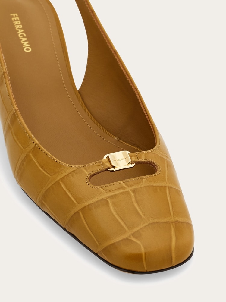 FERRAGAMO WOMEN'S TAN LEATHER SLINGBACK SHOE
