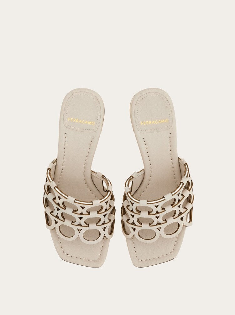 FERRAGAMO WOMEN'S OFF WHITE LEATHER HEELED SHOE