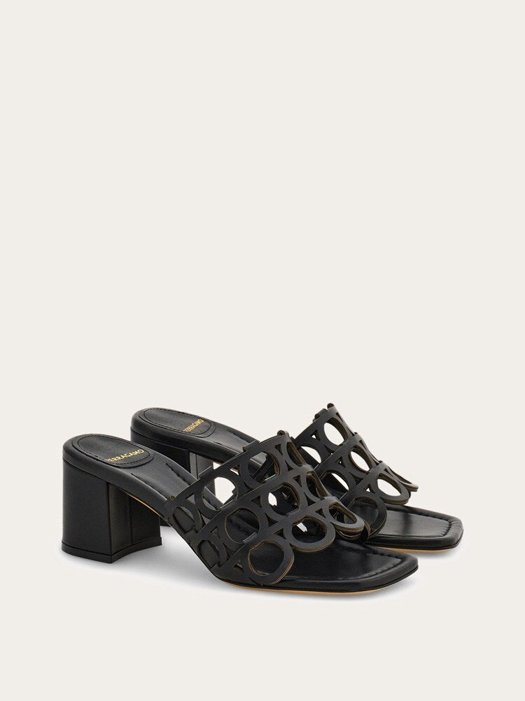 FERRAGAMO WOMEN'S BLACK CALF LEATHER SANDALS