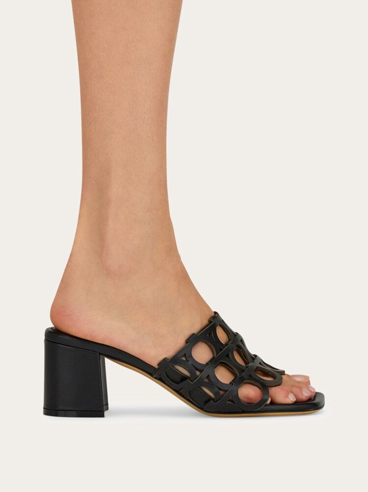 FERRAGAMO WOMEN'S BLACK CALF LEATHER SANDALS