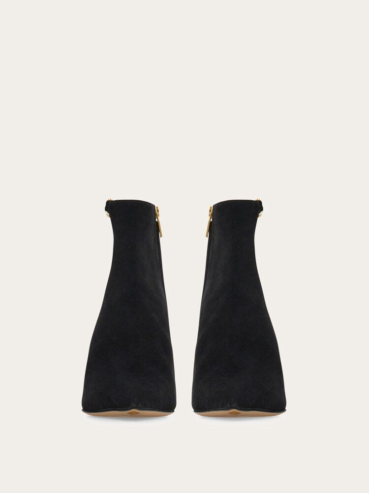 FERRAGAMO WOMEN'S BLACK GOAT LEATHER ANKLE BOOTS