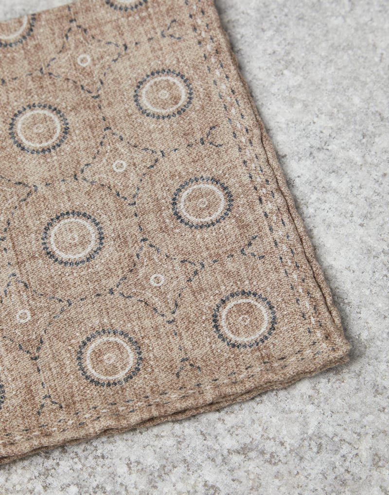 BRUNELLO CUCINELLI MEN'S CAMEL SILK POCKET SQUARE