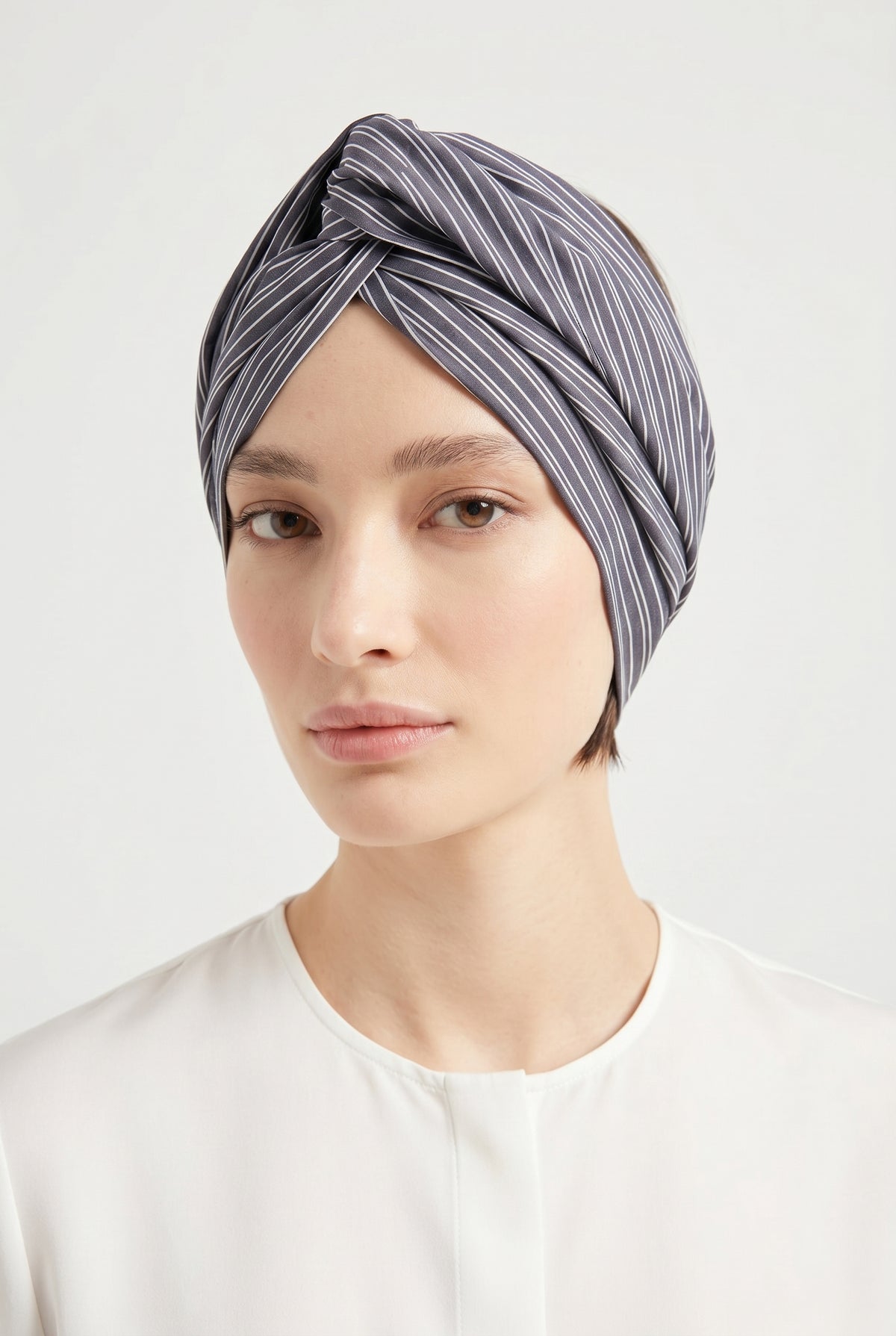 BRUNELLO CUCINELLI WOMEN'S DARK GREY STRIPED COTTON SCARF