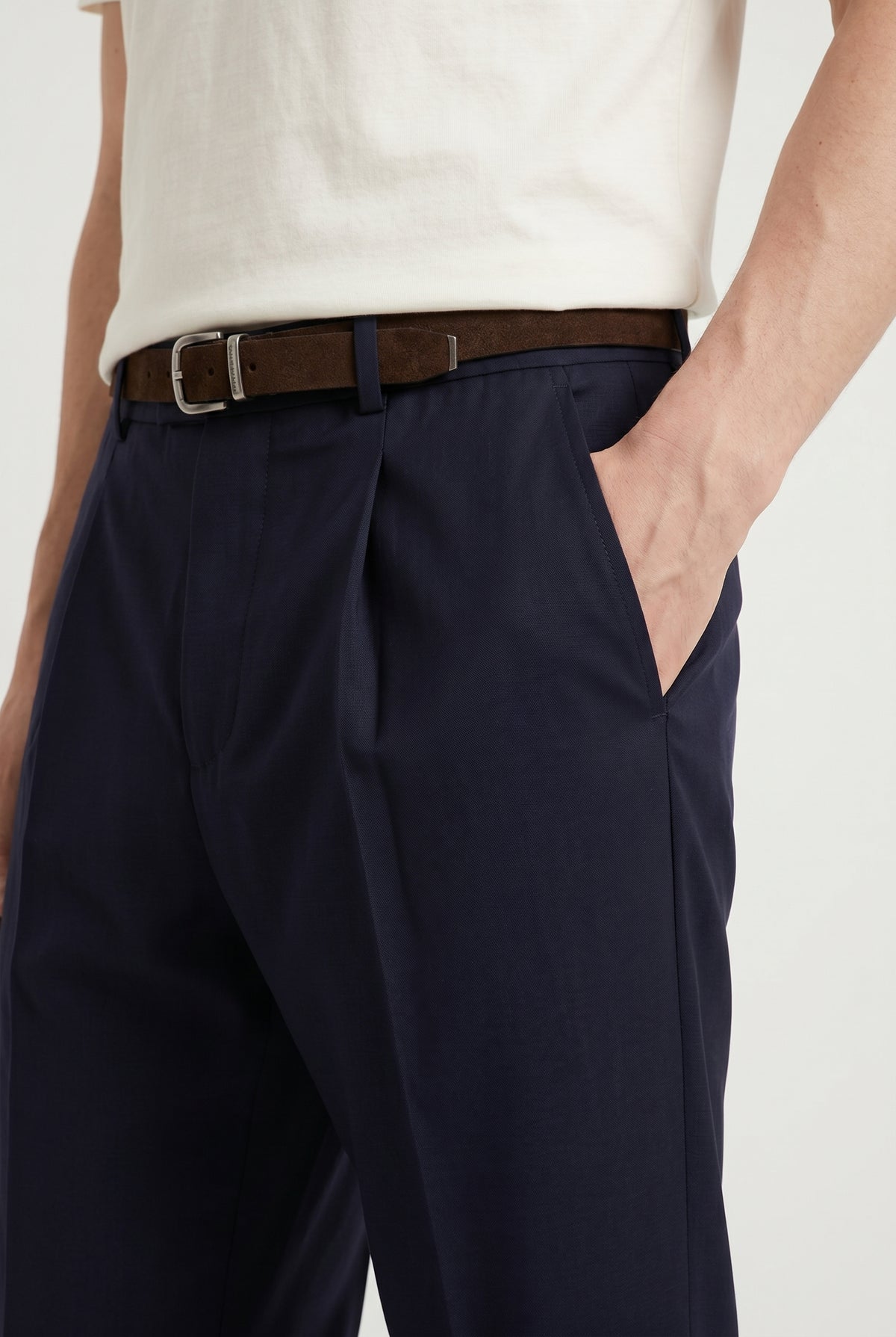 BRUNELLO CUCINELLI MEN'S NAVY WOOL SILK TAPERED TROUSERS