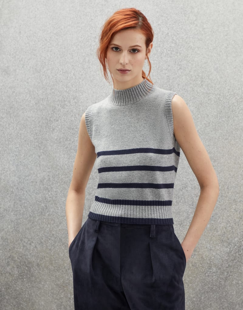 BRUNELLO CUCINELLI WOMEN'S LIGHT GREY WOOL SLEEVELESS SWEATER