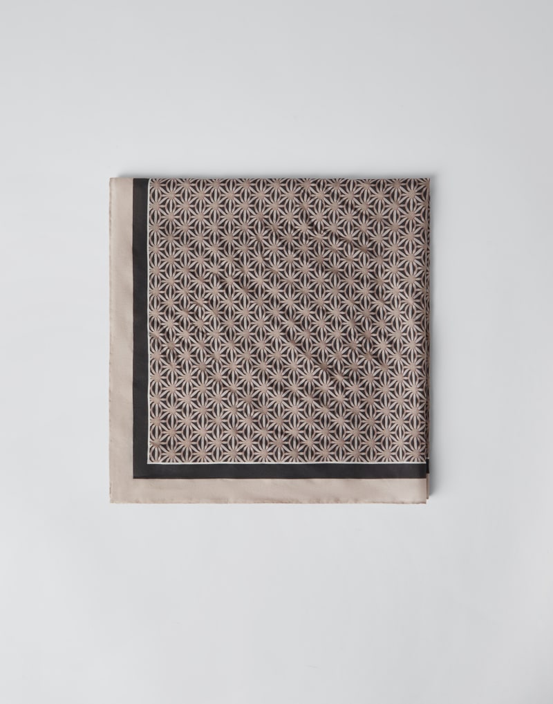 BRUNELLO CUCINELLI WOMEN'S ANTHRACITE BEIGE SILK PATTERNED SCARF