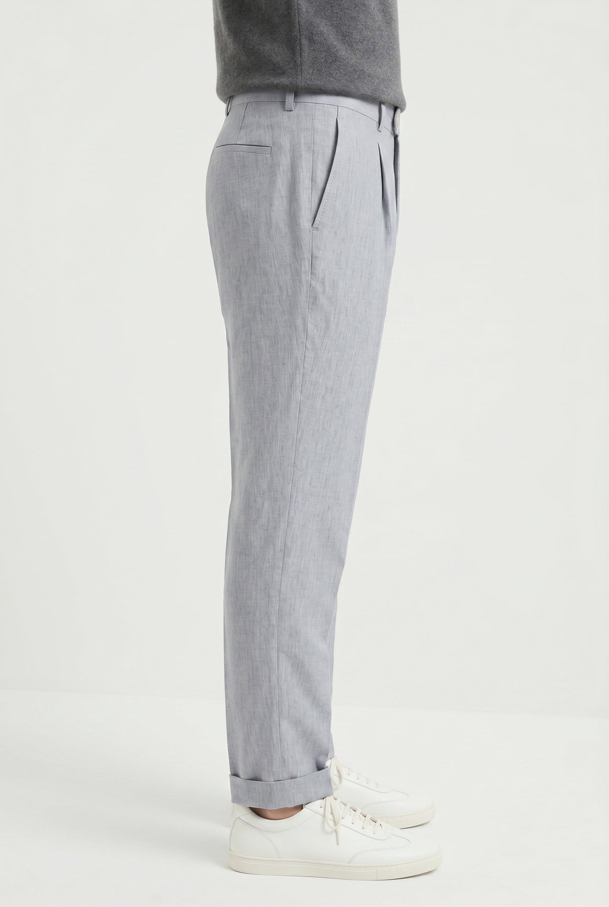 BRUNELLO CUCINELLI MEN'S LIGHT GREY LINEN TROUSERS