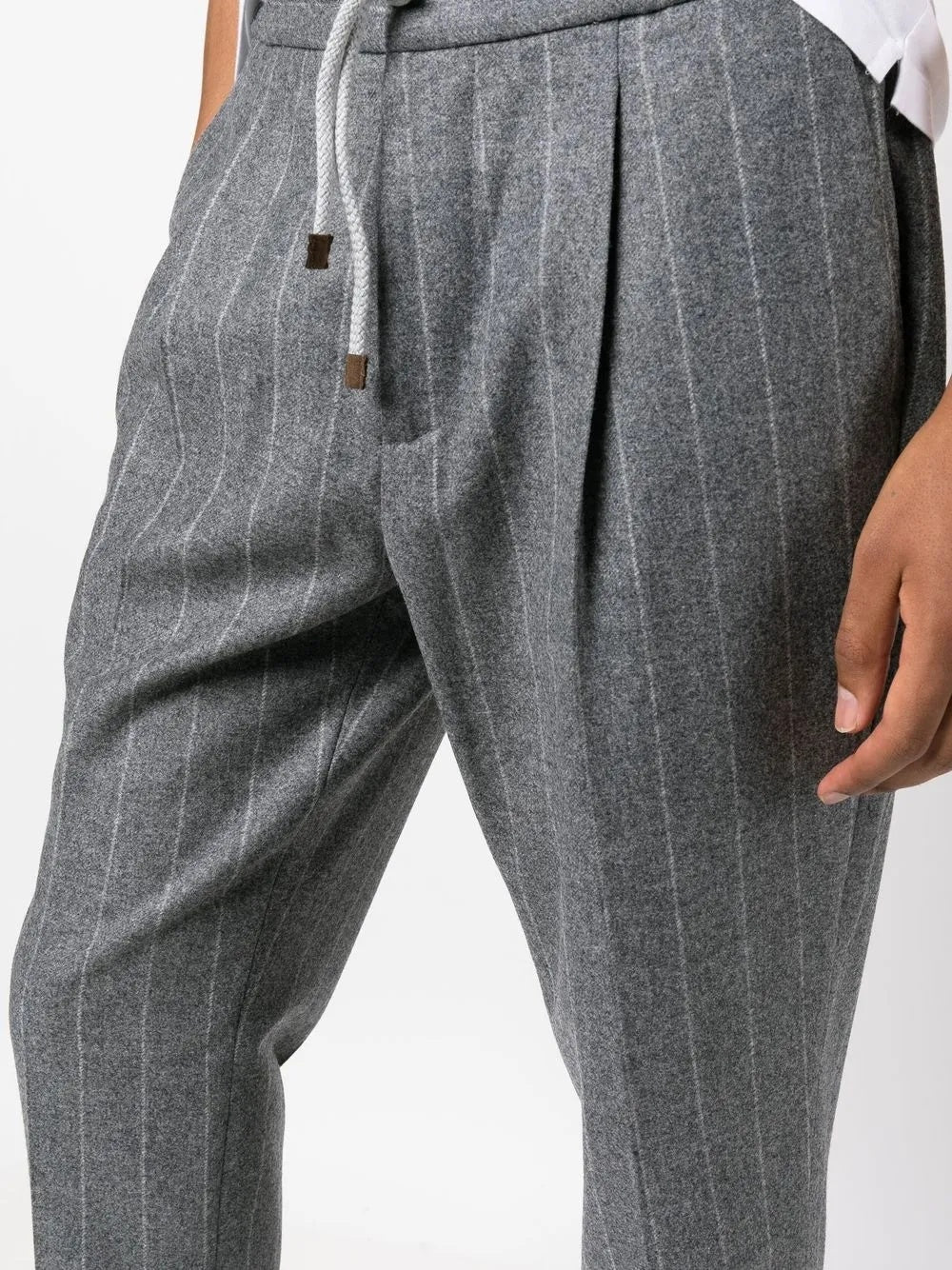 BRUNELLO CUCINELLI MEN'S GREY PINSTRIPE DRAWSTRING TROUSERS